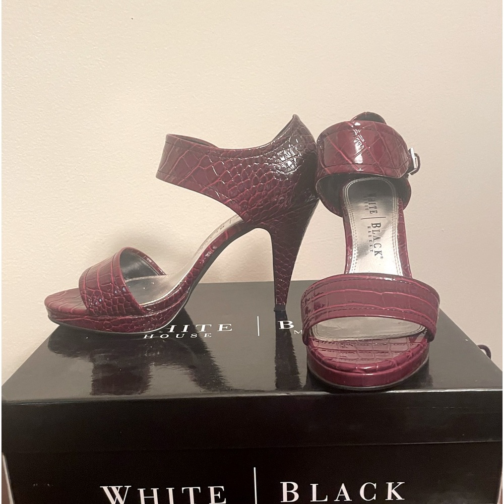 White House Black Market Maroon patent leather 7.5 heel